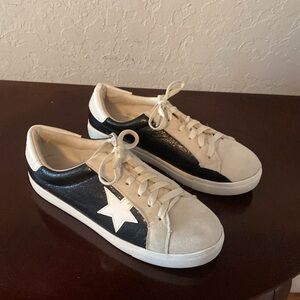 Superstar sneakers excellent condition size 9 women